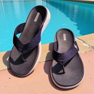 EUC Sketchers Goga Mat Flip Flops Sandals